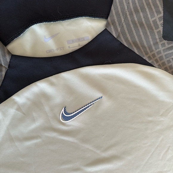 Nike Men’s Green Drifit Top - Picture 2 of 3